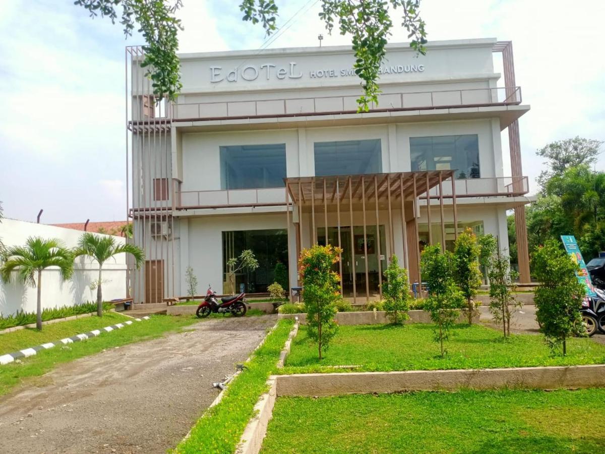 Oyo 90102 Edotel Hotel By Dbest Hospitality Bandung Exteriör bild