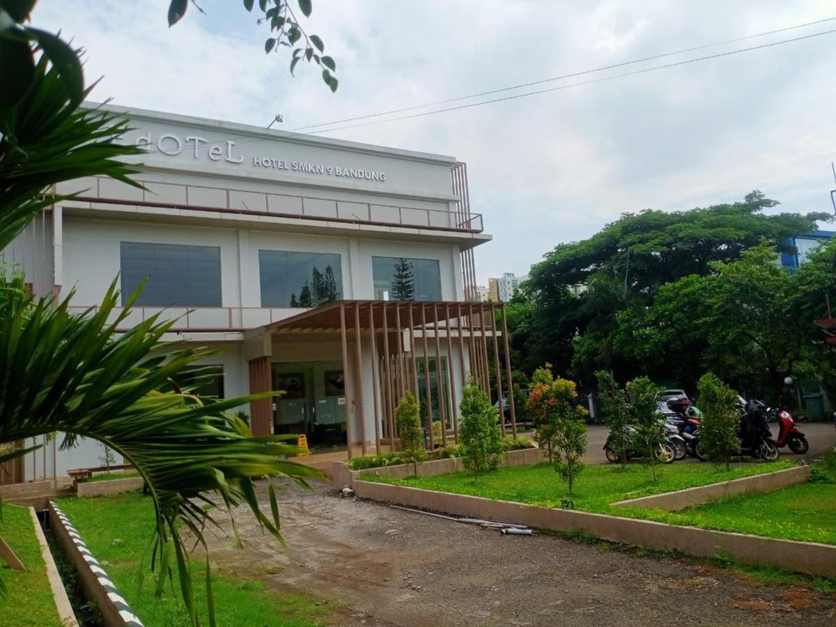 Oyo 90102 Edotel Hotel By Dbest Hospitality Bandung Exteriör bild