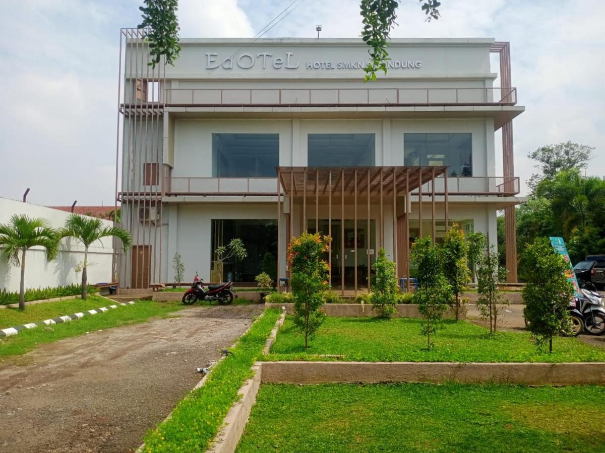 Oyo 90102 Edotel Hotel By Dbest Hospitality Bandung Exteriör bild